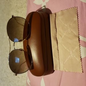Longchamp woman's Aviator/Pilot Sunnies preowned condition! GORGEOUS 😍